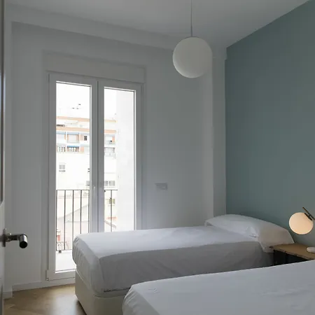 Apartment Chic And In Lively But Quiet Area *