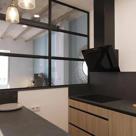Chic And In Lively But Quiet Area *