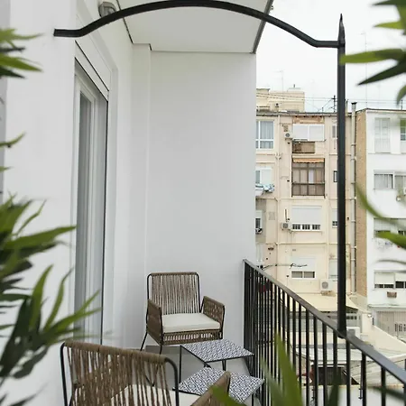 Chic And In Lively But Quiet Area Apartment Valencia