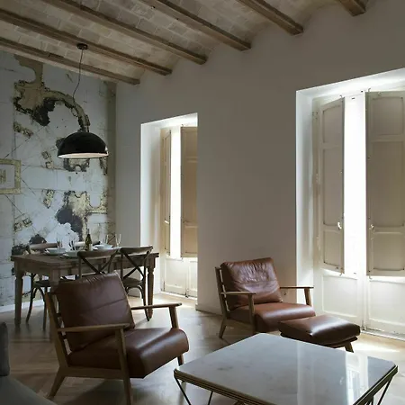 Chic And In Lively But Quiet Area Apartment *
